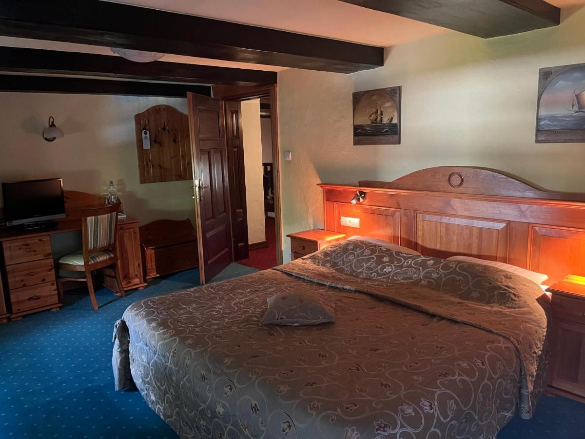 Gosciniec Zamkowy Hotel Darlowo Ngoại thất bức ảnh