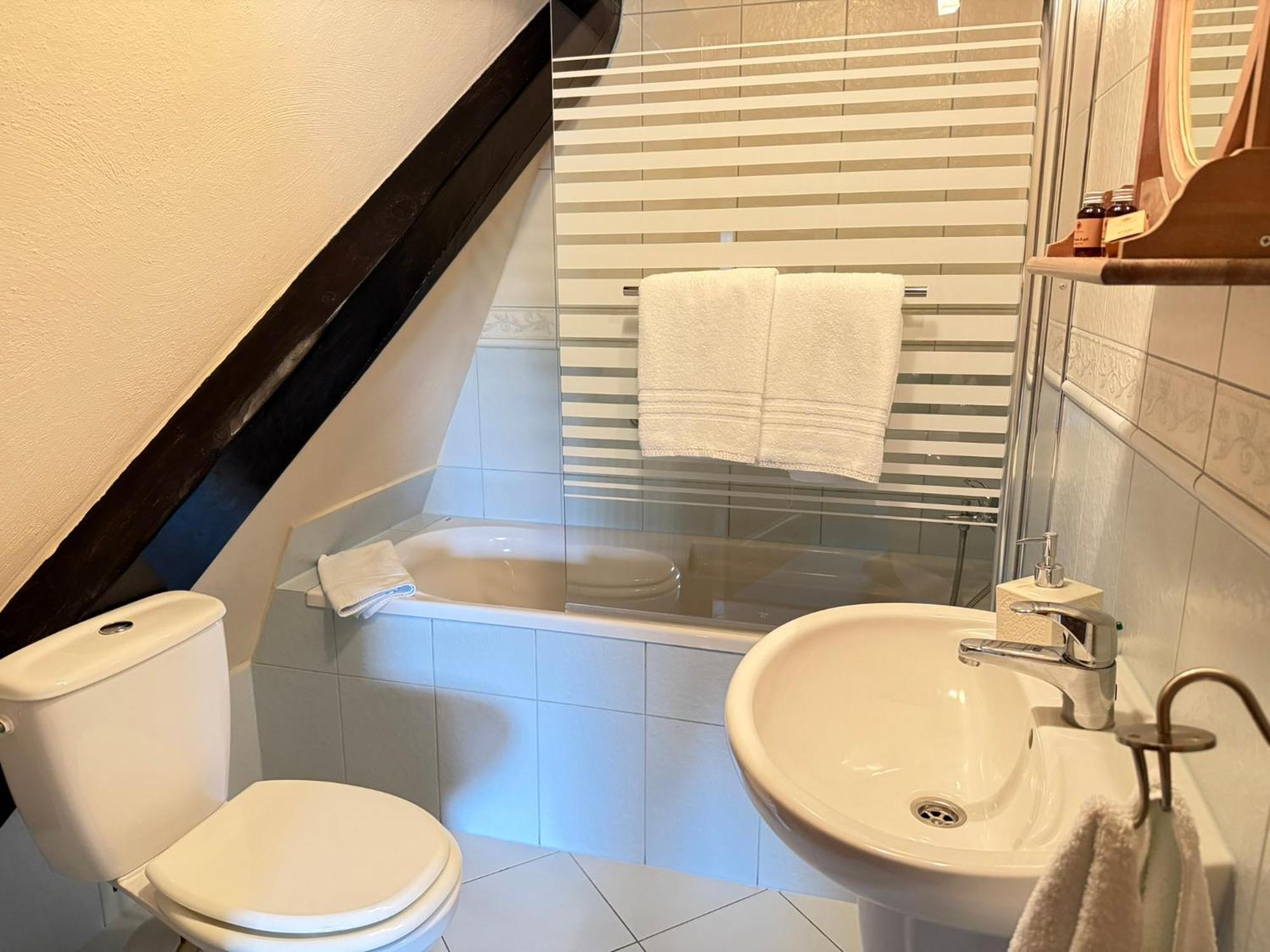 Gosciniec Zamkowy Hotel Darlowo Ngoại thất bức ảnh