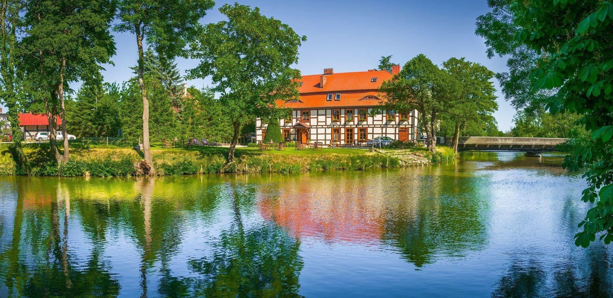 Gosciniec Zamkowy Hotel Darlowo Ngoại thất bức ảnh